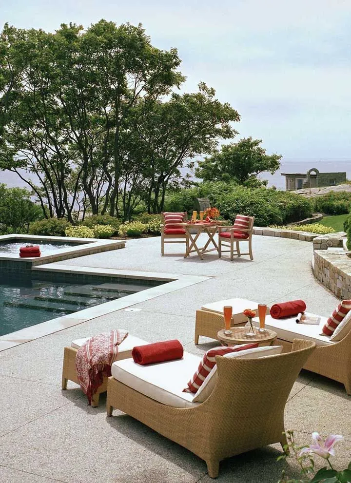 Deck de piscina em Fulget